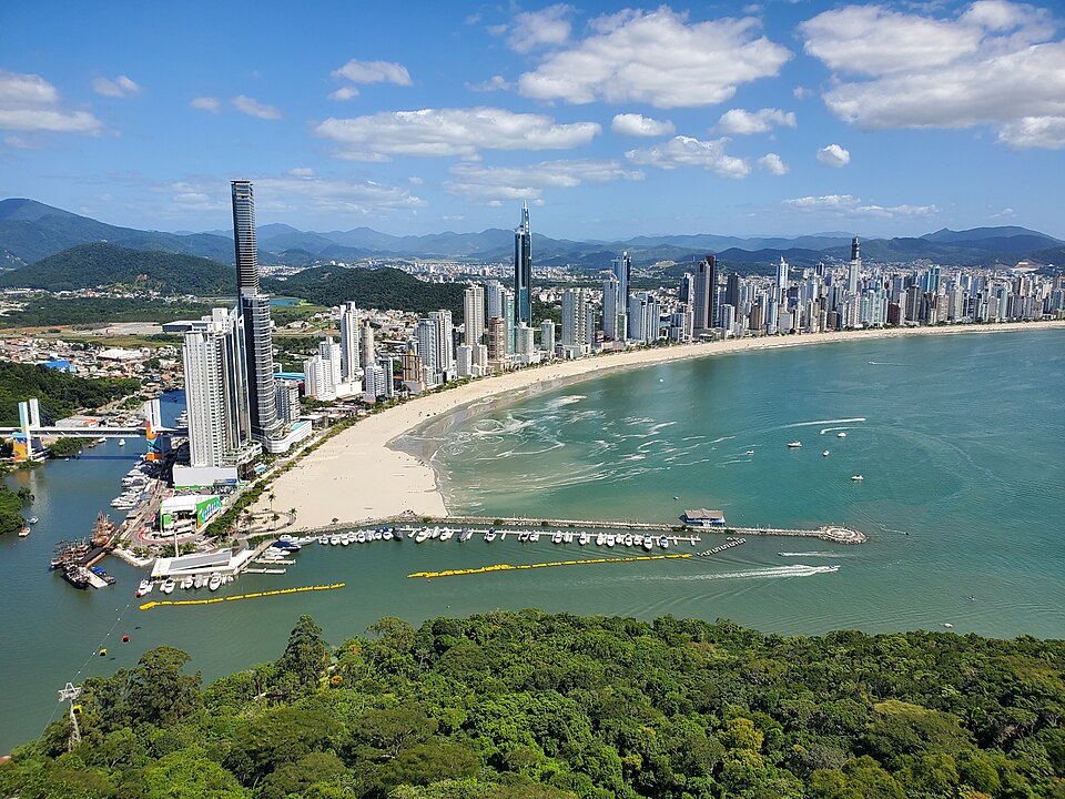 Ponto Turístico Praia do Estaleirinho em Balneário Camboriú