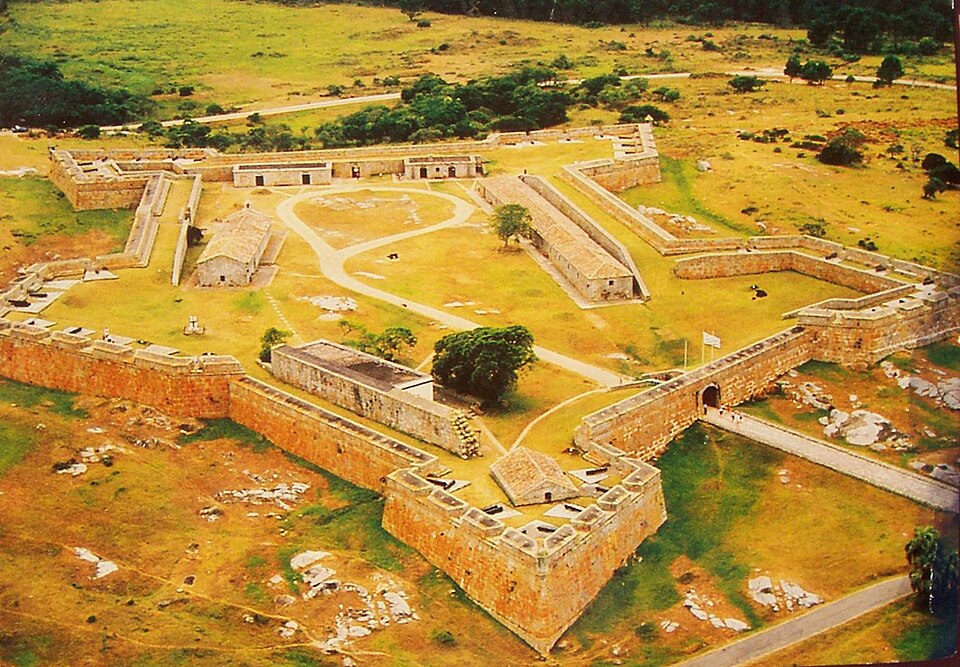Ponto Turístico Fortaleza de Santa Teresa em Punta del Diablo