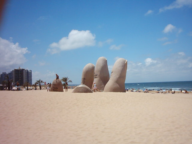Ponto Turístico Los Dedos (La Mano) em Punta del Este