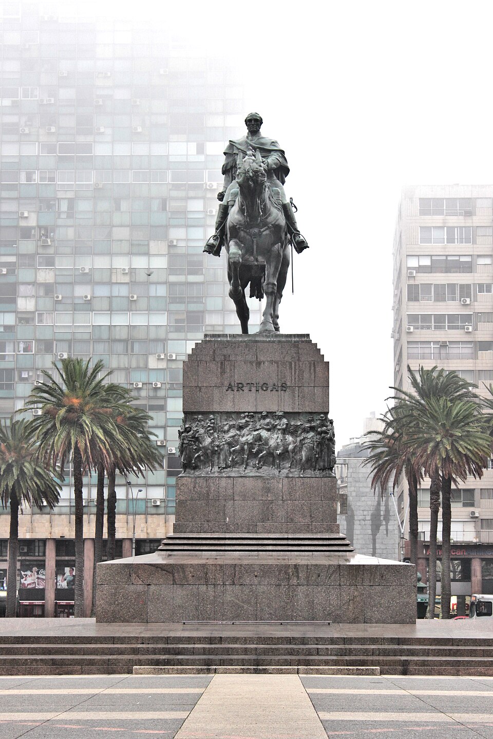 Ponto Turístico Plaza Artigas (Plaza de los Artesanos) em Punta del Este
