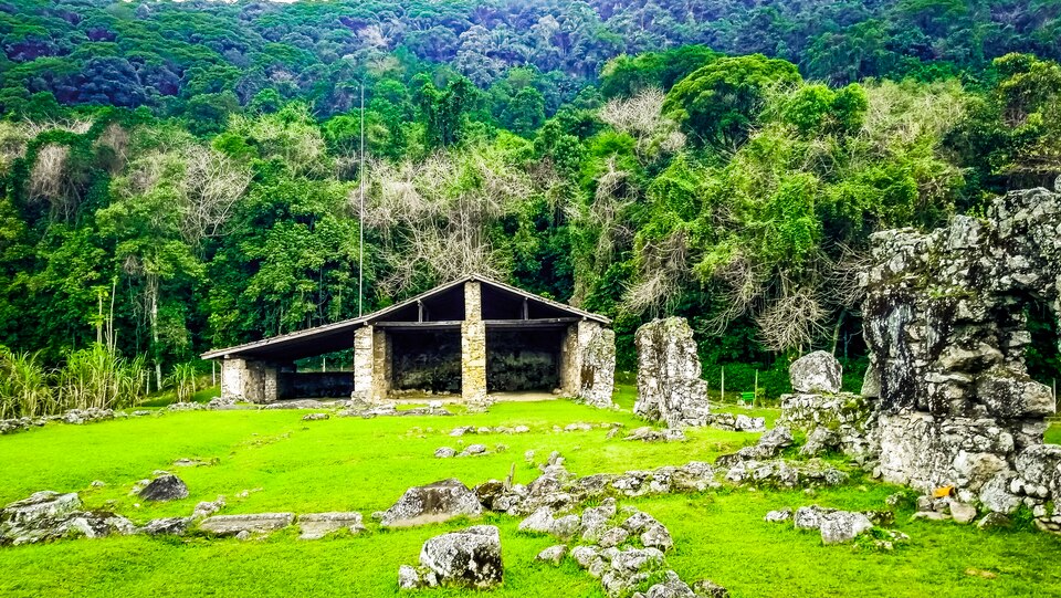 Ponto Turístico Monumento ao Donatário (Don't Forget) em Mostar