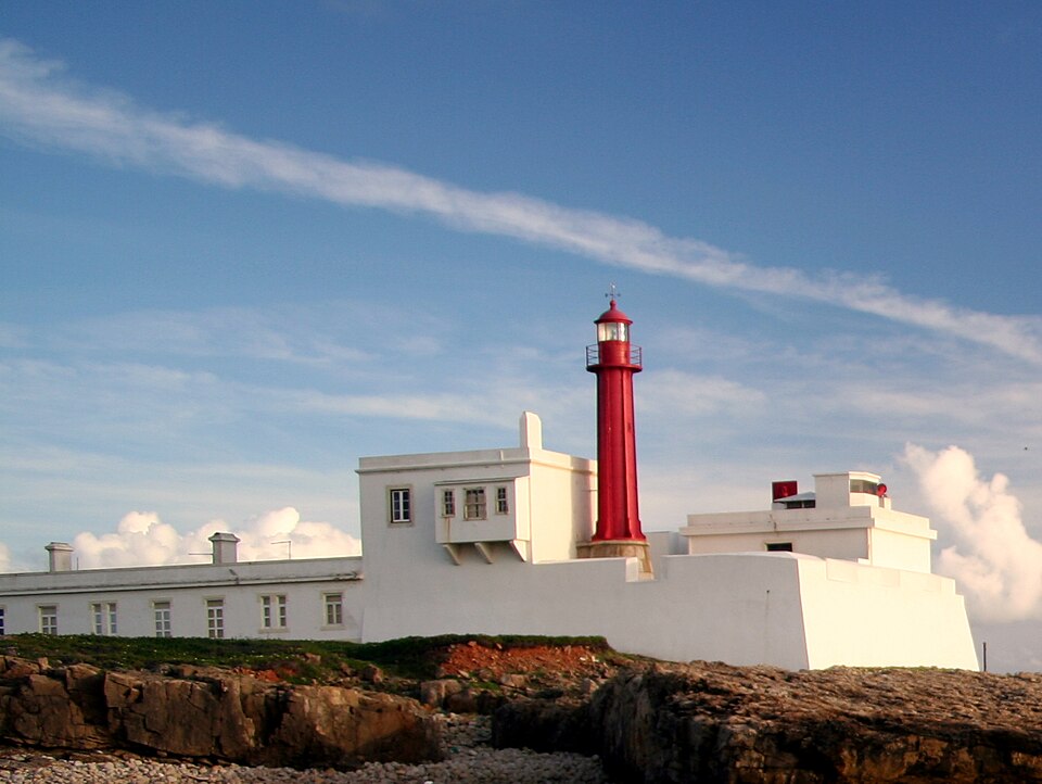 Ponto Turístico Farol do Cabo Raso e o Forte (Arredores) em Cascais