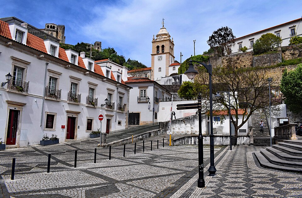 Ponto Turístico Praça Rodrigues Lobo e o Centro Histórico em Leiria