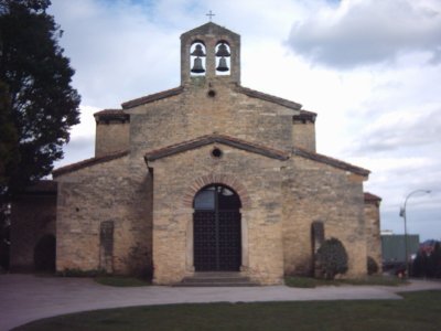 Ponto Turístico Igreja de São Julião dos Prados (Santullano - UNESCO) em Oviedo